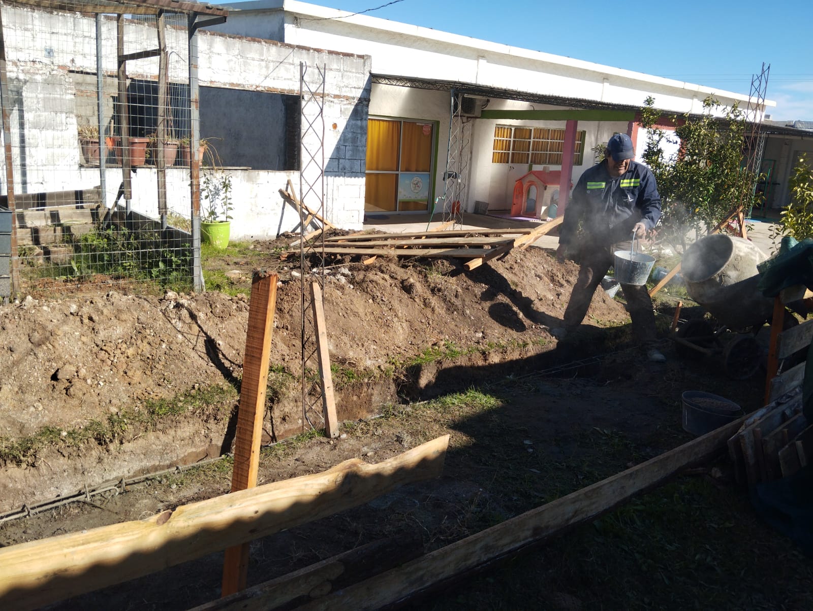 Construyendo nuevos salones cocina,despensa y baños